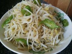 干尖椒爆豆芽-湘鄂味土菜馆