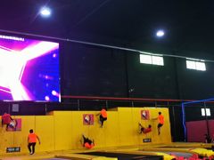 -嘿哟动霸CHUA·新潮玩运动娱乐中心·蹦床滑冰团建乐园