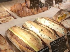-天井·丑面包搭咖啡