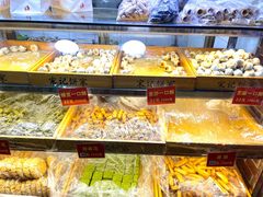 面包甜点陈列柜-宋记饼家(石门二路店)