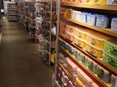 -名创优品(北京新中关购物中心地铁层店)