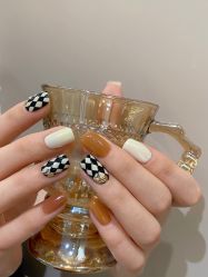 -花岐款式专研健康美甲沙龙