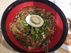 牛肉洋葱盖浇饭-来龙里 精致 东南亚餐室(万象城店)