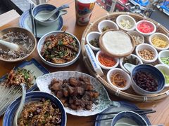 -包整·丝娃娃(一览甲秀楼风景店)