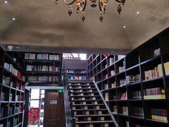 -钟书阁(松江泰晤士小镇店)