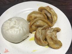 鲜肉锅贴-共和春(甘泉路店)