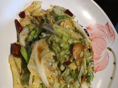花蚬子肉炒牛心菜-顺承小院儿