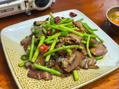 蒜苔炒腊肉-苗湘食府(十年店)