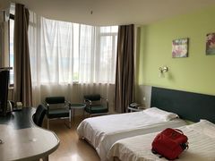 -莫泰酒店(上海市北工业园区江场西路店)