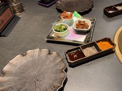 -铭牛烧肉·和牛海鲜自助(高新月牙湖店)