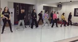 -单色舞蹈