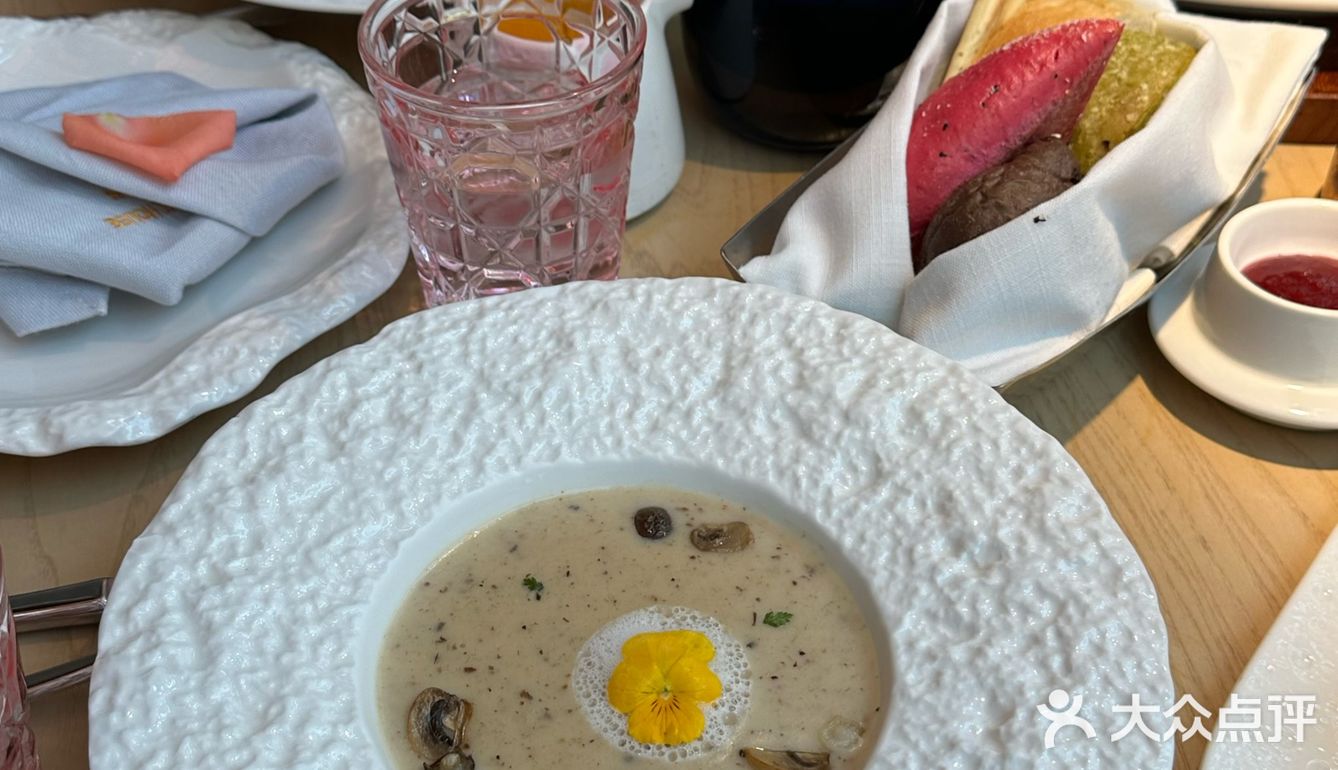 就在中央大街·哈尔滨人都知道的西餐厅～