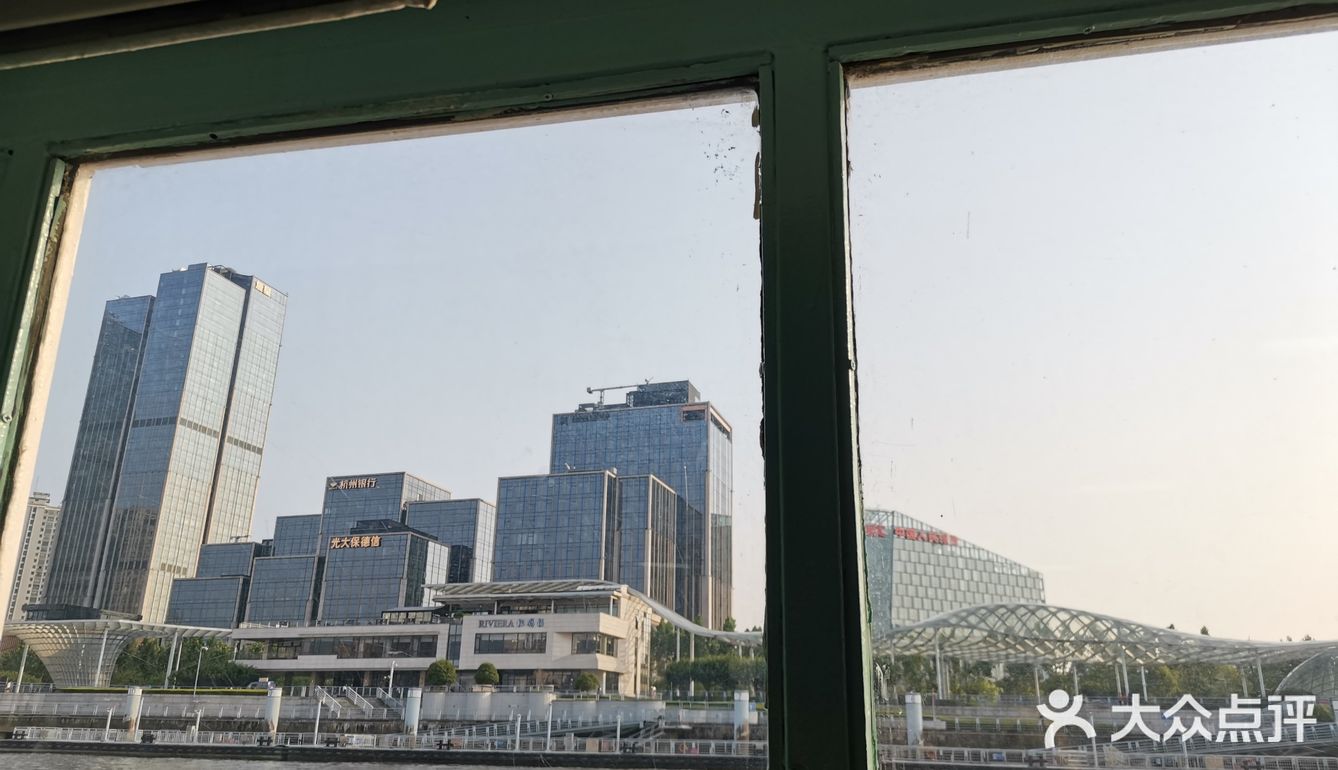 趁着儿童节到南京路，一路逛到那里