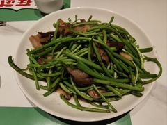 腊肉泥蒿-鑫小城故事·藕汤·家常菜(台北一路总店)