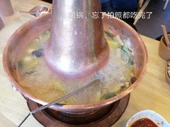 老南门暖锅-小六汤包砂煲菜(文景路店)