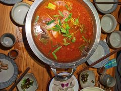 -野山舂·贵州现舂酸汤火锅(鸿通城店)