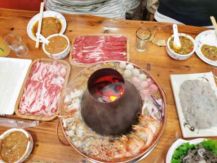 徐记铜火锅-"吃了一锅,又来一锅,太好吃了,里面有八中.