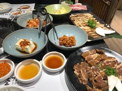-草家酱蟹炭火烤肉店(珲春南路一店)