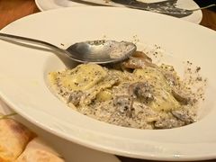 意式菠菜芝士饺配奶油蘑菇酱-La Tavernetta(Bar à Vin)(乌鲁木齐路店)