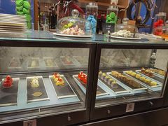 面包甜点陈列柜-都会尚膳·海鲜自助餐厅(重庆万豪酒店)