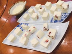 酸奶糕-诺敏塔拉奶茶-布里亚特包子-手把肉(锦都会店)