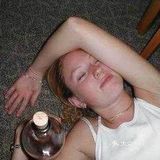 为什么喝完酒后有人话变多，有人只想睡觉？这可能不是好现象