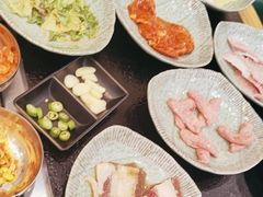 -臻牛烤肉