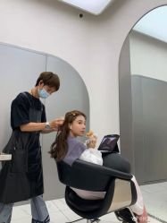 -MODEL'S HAIR