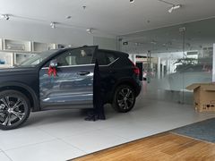-杭州中沃沃尔沃4S店(滨江区店)