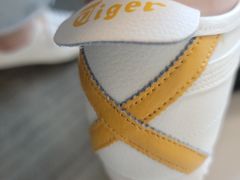 -Onitsuka Tiger(港汇恒隆广场店)