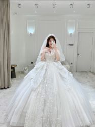 点击看大图 -Renee芮亦婚纱