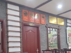 -湖南人家湘菜馆(镇江路店)