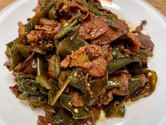 干辣椒炒牛肉-英兰朝族饭店·英兰锅包肉(佳园路店)