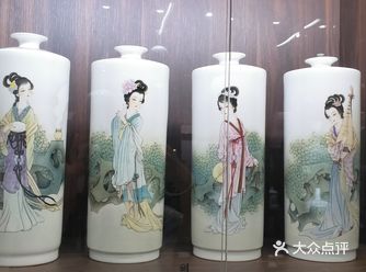 非常喜欢里面的古代仕女图，看着像仙女一样美