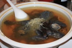14花菇乌鸡炖鱼翅-证大美爵酒店·一站式婚宴宴会厅