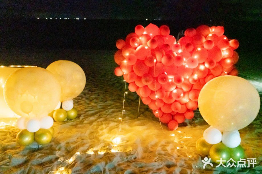 三亚沙滩浪漫求婚布置