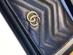 -Gucci(戴高乐机场T 2E)