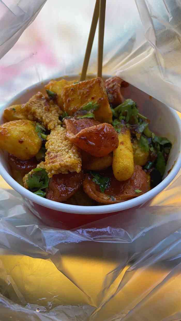 酱新炸串(东川路地铁店)-"家附近新开的炸串,没想到开店没多久我就中.