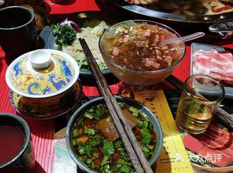 茶师技艺不错，偶尔还有变脸表演