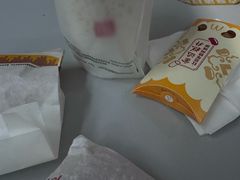 -麦当劳(上海虹桥站30B检票口楼上)