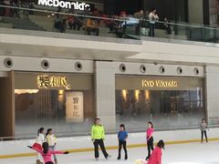 -冰纷万象滑冰场(深圳万象城店)