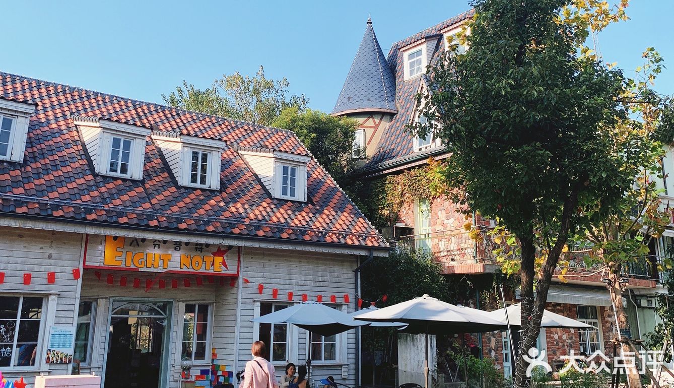 美食什么都有四季广场的花海是真的漂亮