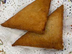 咖喱吞拿鱼角-喜莲咖啡