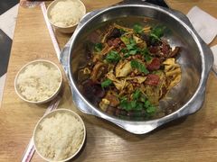 -愉肴麻辣香锅(中山路店)