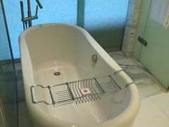 -上海滴水湖皇冠假日酒店