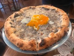 招牌黑松露温泉蛋披萨-IL TEATRO 精品意大利餐厅