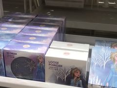 -名创优品(北京新中关购物中心地铁层店)