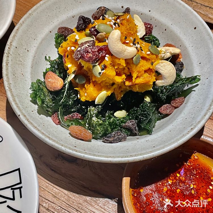 武汉探店！来热带雨林里享受晚餐🥣啦！