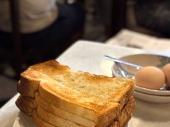 雪油加央烤麵包-何九海南茶店(鬼仔巷店)