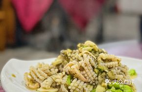 Squid with Pickled Mustard Greens